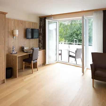 Dirsch Wellness & 4*