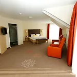 Dirsch Wellness & 4*