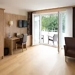 Dirsch Wellness & 4*