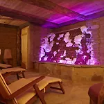 Dirsch Wellness & فندق