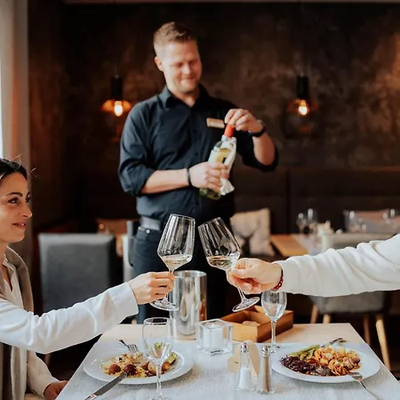 Szálloda Dirsch Wellness & 4*